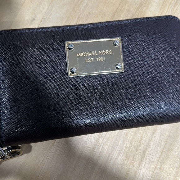 ⭐️SOLD⭐️ Michael Kors Brown and Gold Wallet with Removable Wrist Strap - Picture 3 of 13